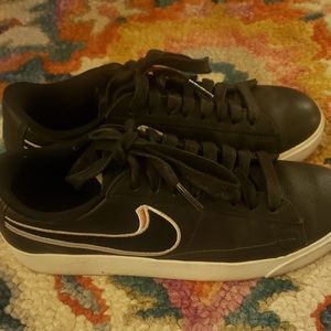 Nike Women Classic Blazer size 6